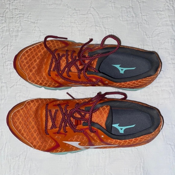 Like New Mizuno Trail Running Shoes, Size 8.5 - Picture 1 of 7